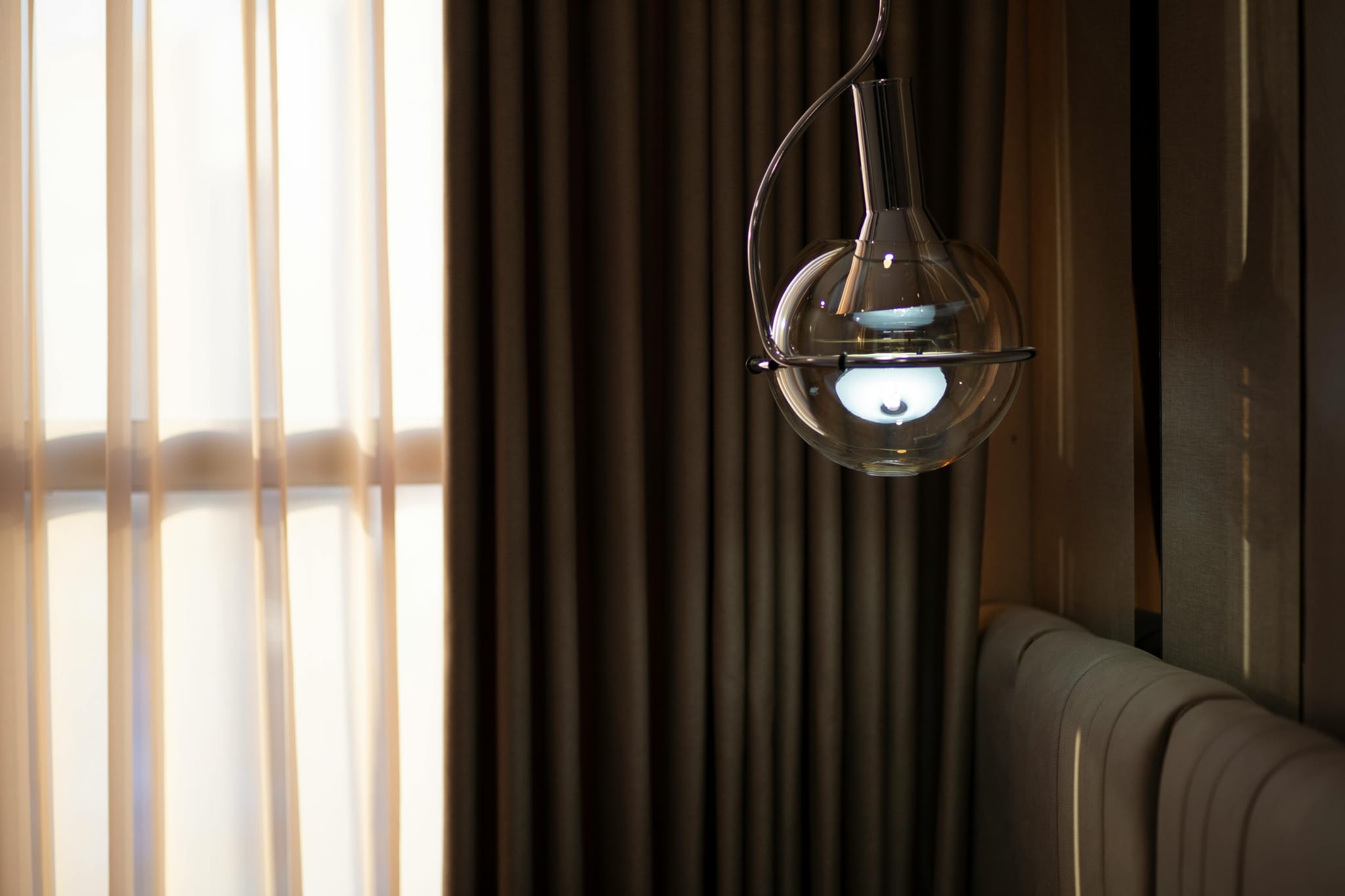 Choosing the Perfect Mirror and LED Lights Combination