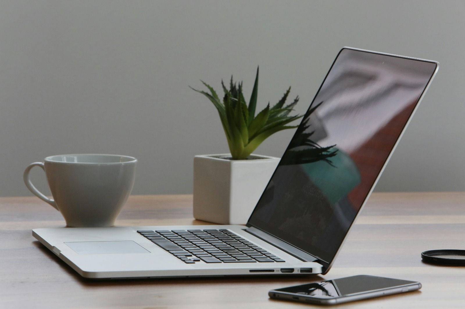Contract Management vs. Contract Administration: Key Differences