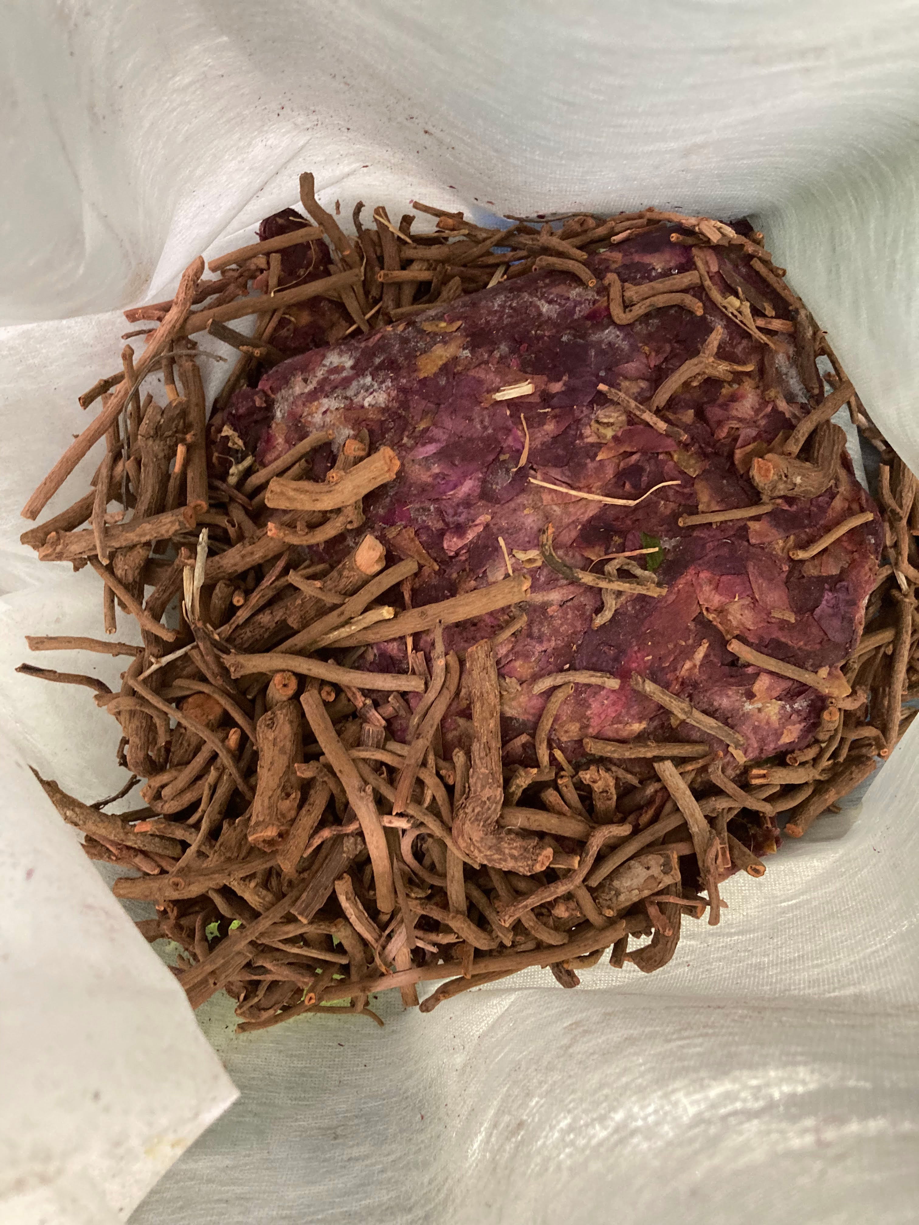Alkanet Root Powder for Natural Purple and Red Textile Dyeing